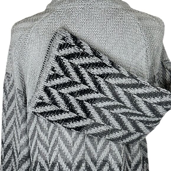 JM Collection Button down Sweater.            Size: LP - Picture 7 of 9